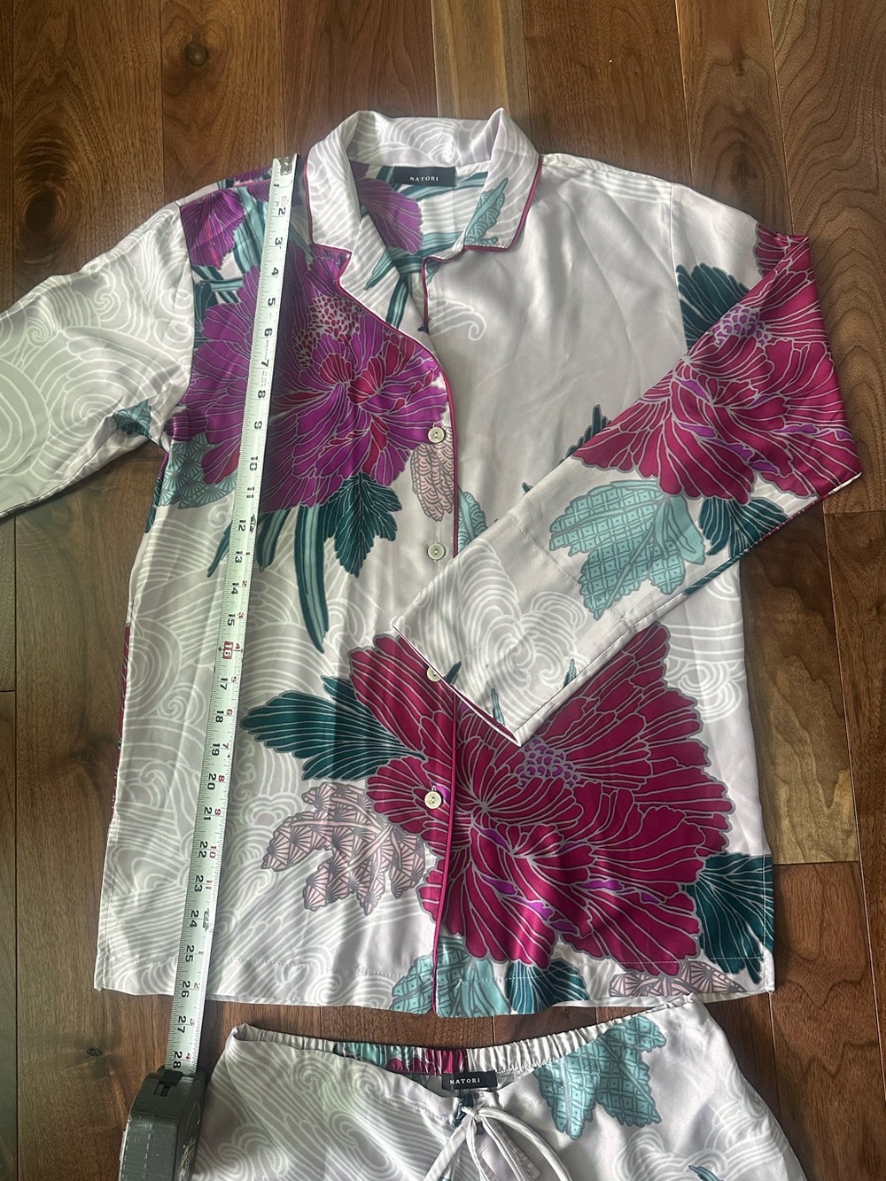 Natori Silky Peony Blossom Notch PJ Set; Size XS - Picture 6 of 9